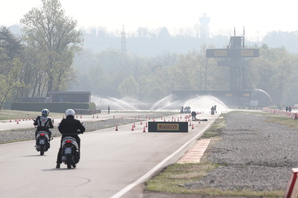 Pirelli pneus Angel et Diablo Rosso Scooter