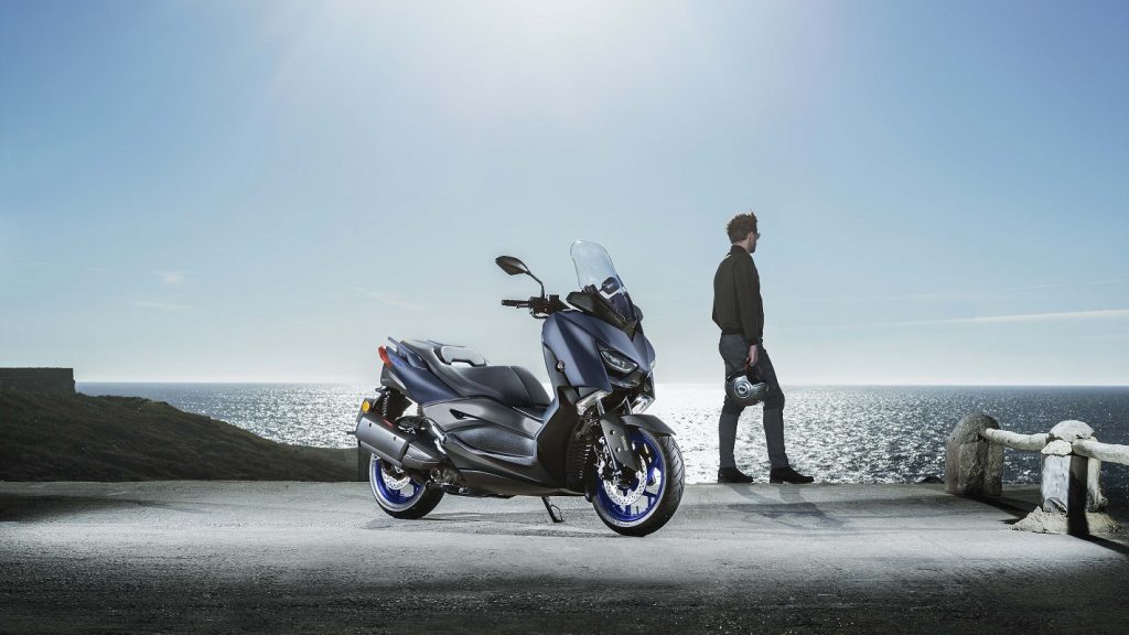 2022_YAMAHA_XMAX300