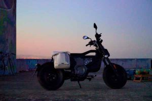 P90512814_lowRes_the-new-bmw-ce-02-07