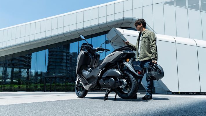 2025-Yamaha-G125YMSV-EU-Ceramic_Grey-Static-009-03