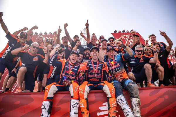 731062_luciano-benavides_KTM_Dakar-Rally-2026_Saudi-Arabia_0574_Podium_Edo Bauer (1)