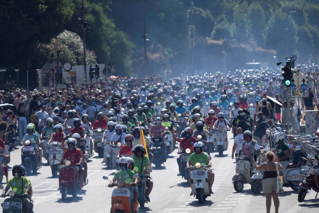 Rome-vespa-parade_2026