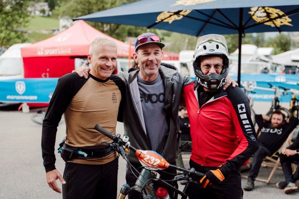 99+_MONDRAKER_ENDURO_TEAM_2025_Davos_ Day1_EventArea_Photo_Andographie-14