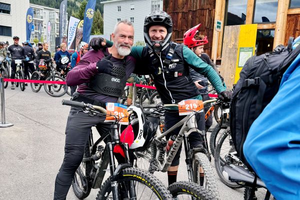 MONDRAKER ENDURO TEAM 2025 Davos  Day3 Ceremony Photo Andographie