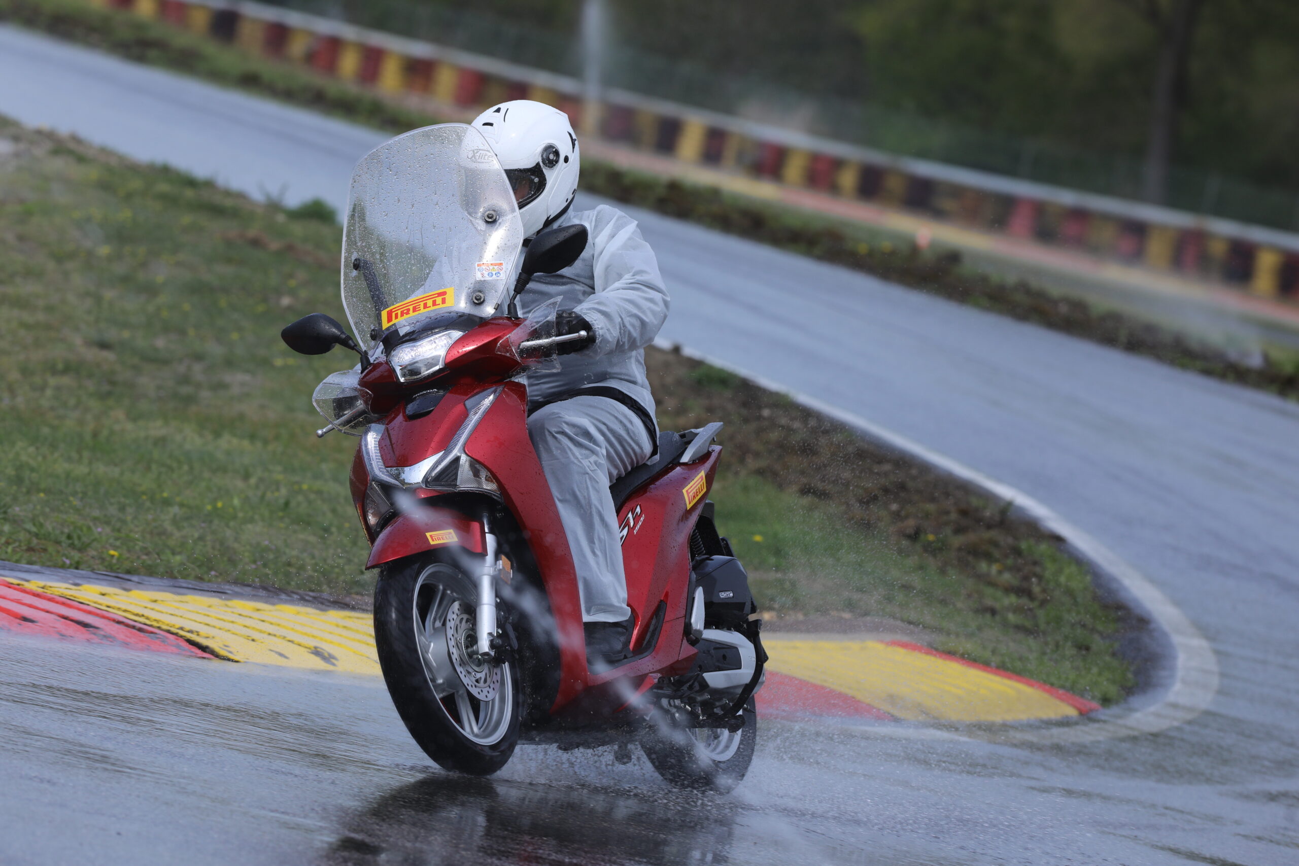 ANGEL SCOOTER (18) Scootertime’s editor‑in‑chief testing on wet conditions at the Pirelli Ticino Vizzola proving ground