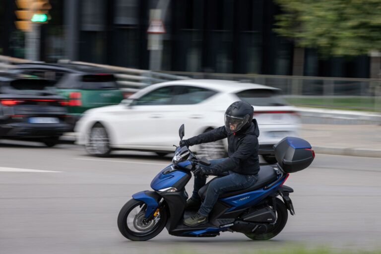 kymco-agility-125-nx-action